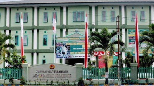 Tentang IIK Pelamonia Makassar